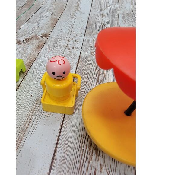 Vintage Fisher Price Little People Picnic Table Chairs, Slide & 2 Little People - Picture 4 of 7
